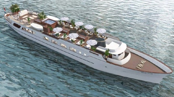 В Париже появилась шикарная спа-яхта Cheval Blanc от Dior