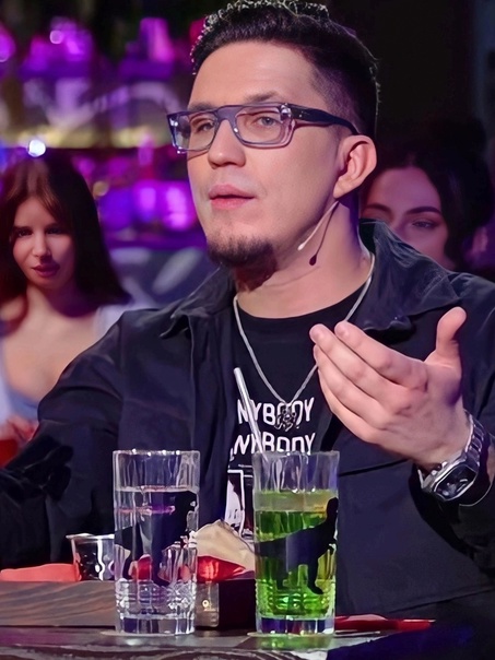 На концерте Димы Масленникова фанат запустил бутылку в лицо блогера