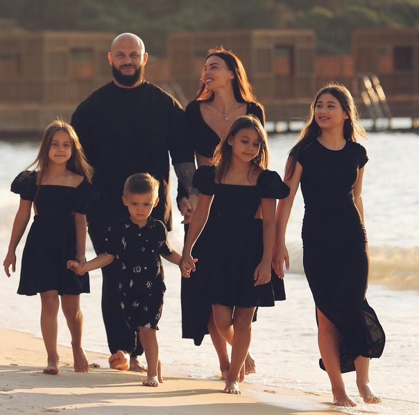 Старшие дочери Самойловой стали обладательницами первых серебряных кнопок YouTube