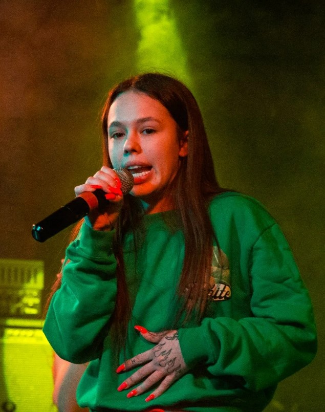 Инстасамка стала посещать уроки вокала