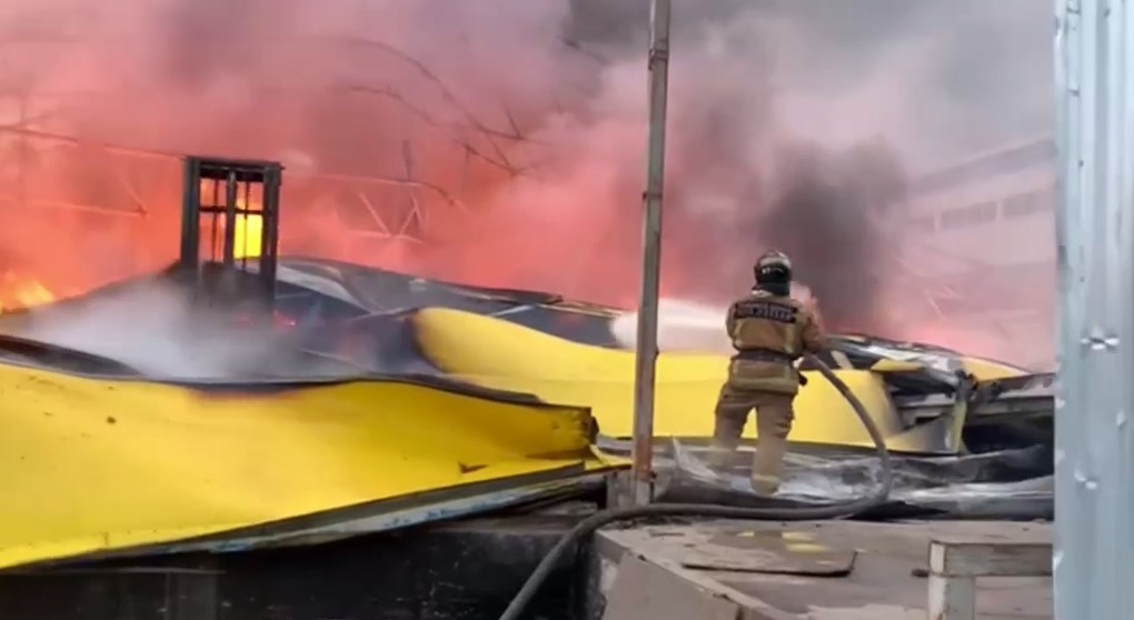 У авиакомпании S7 сгорел их огромный склад с самолётными шинами.