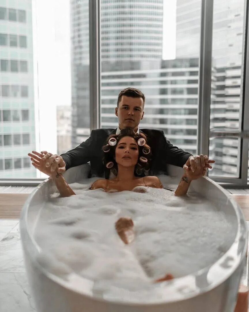 Лерчек получила от бывшего мужа Артема дорогие часы в качестве подарка