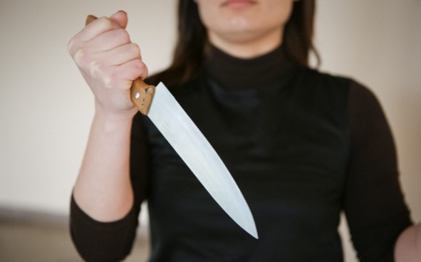 В Одесской области жена пырнула мужа в живот розочкой из-за того, что он мало кончил.