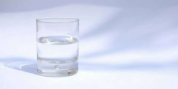 Женщина выпила слишком много воды и умерла