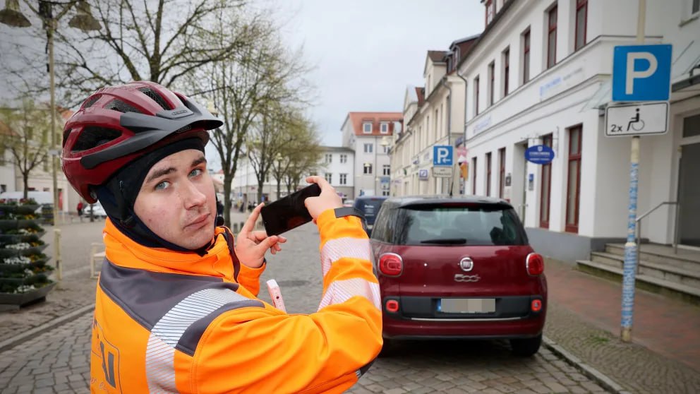 Немец написал более 4200 доносов за год — Bild