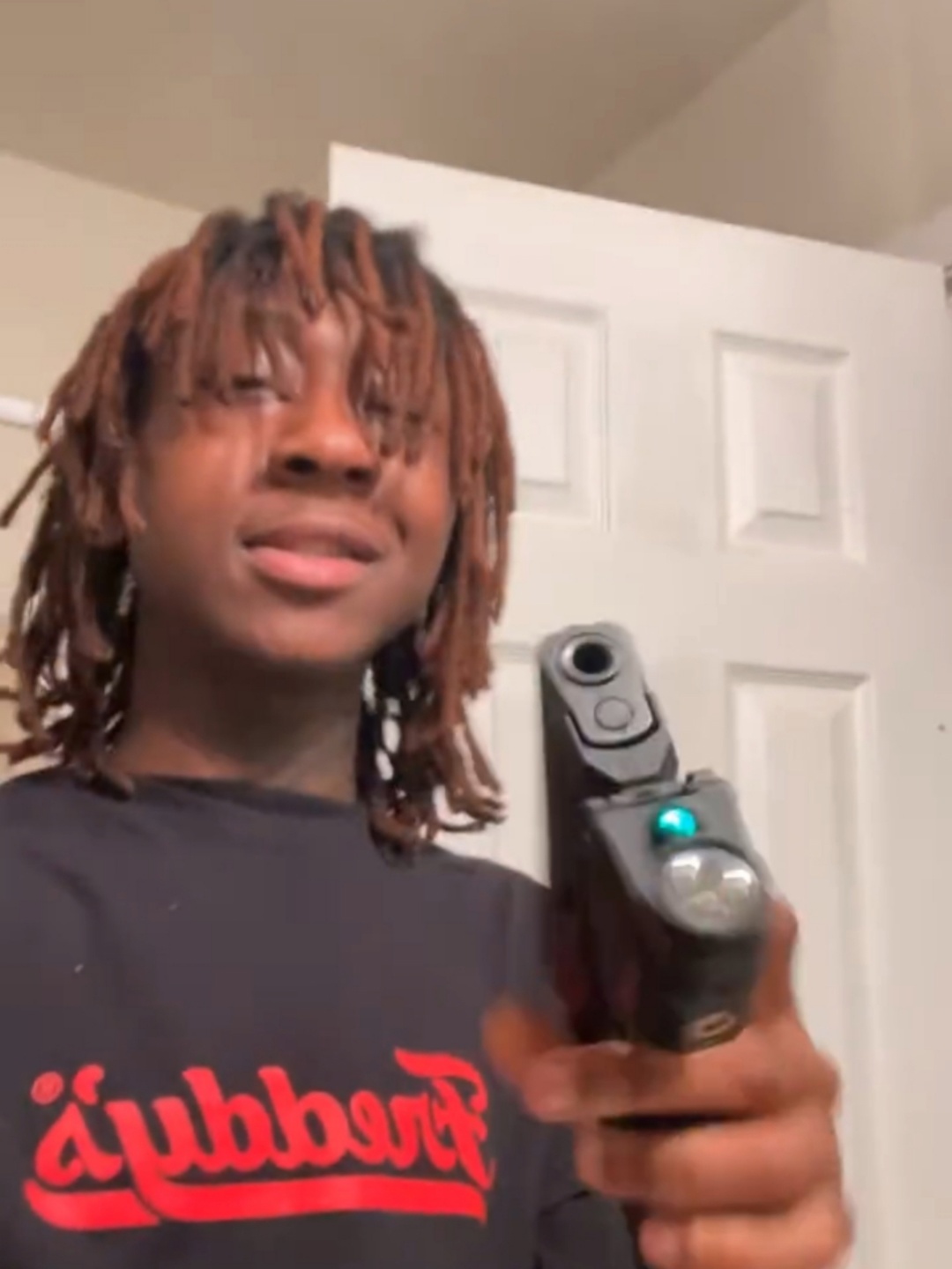 В США случайно застрелился черный рэпер Rylo Huncho