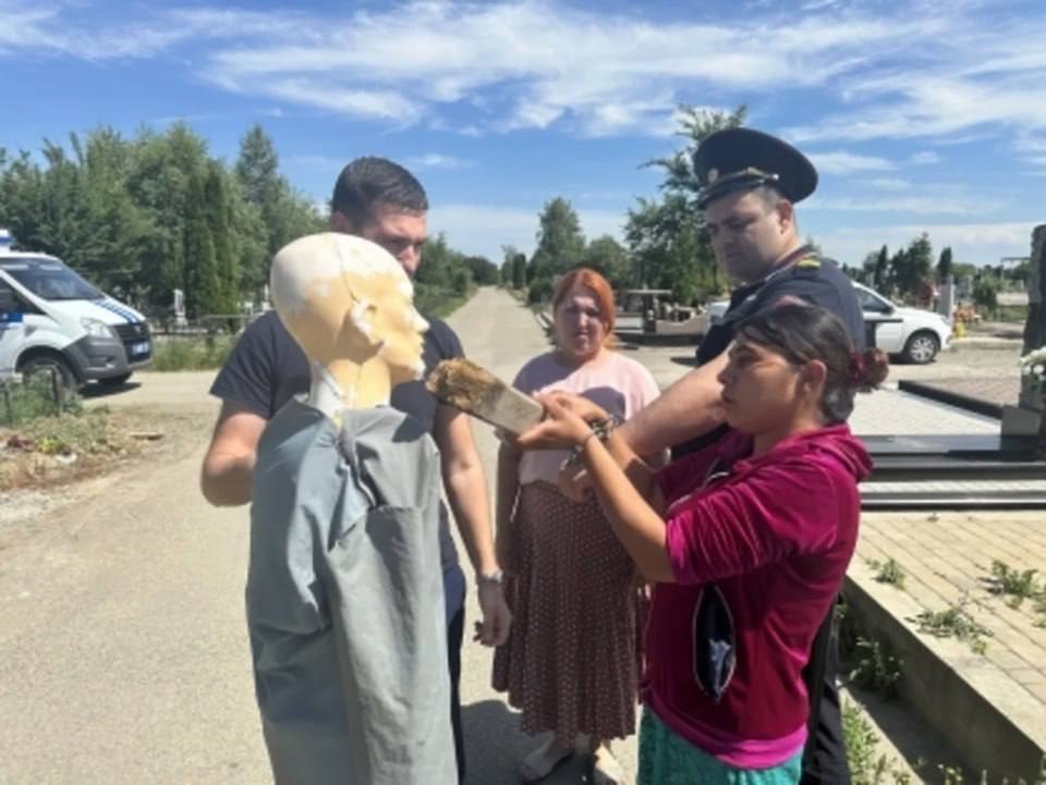 Был убит за отказ заняться сексом в троем