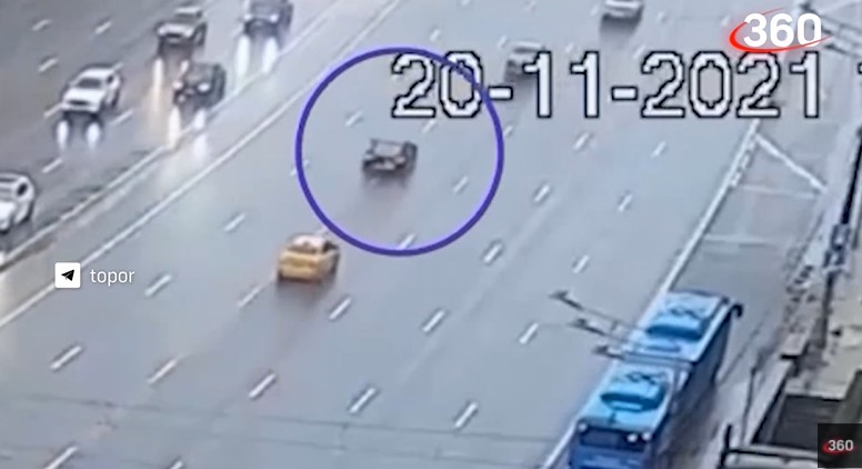 Момент аварии на Кутузовском с блогером Саидом Губденским